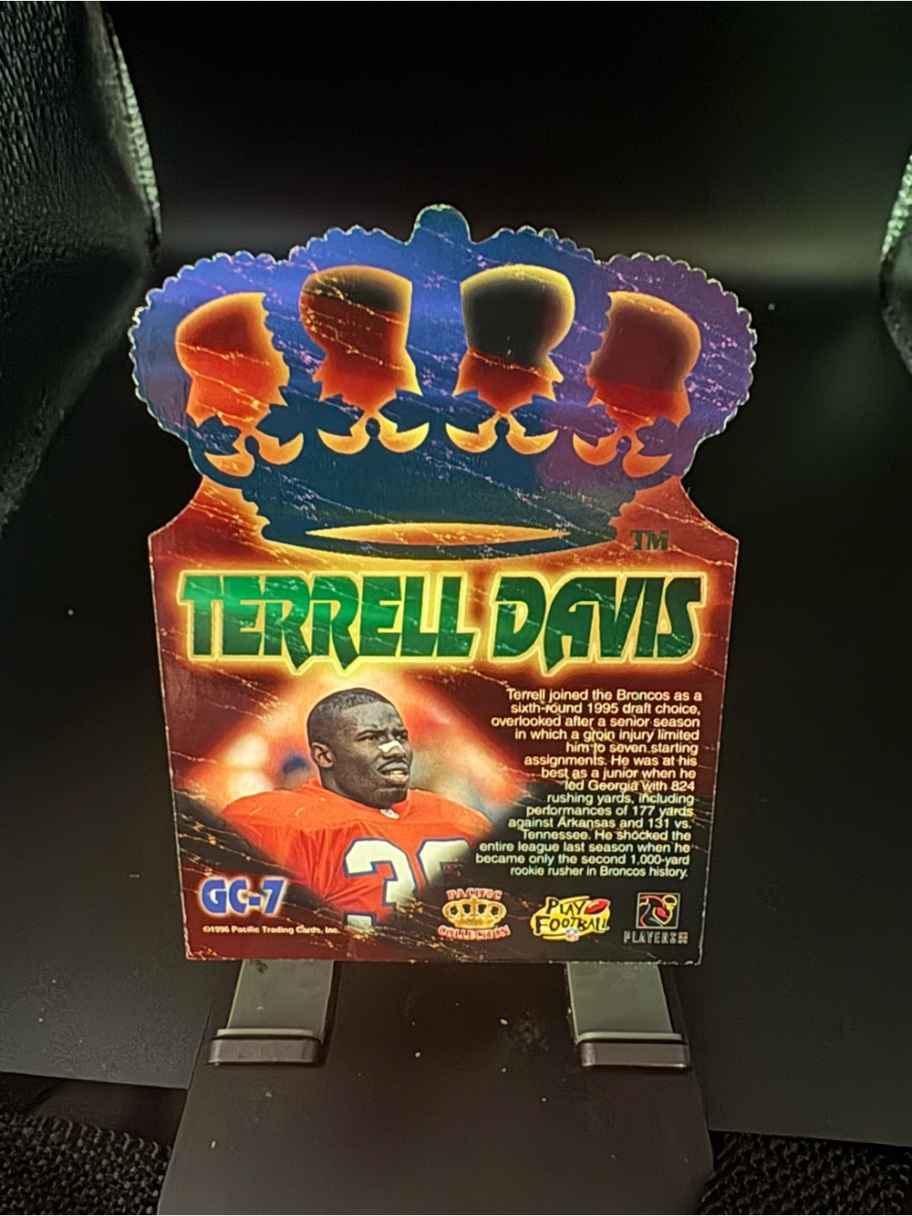 1996 Pacific   Gold Crown Die Cuts GC-7 Terrell Davis  Team: Denver Broncos - Picture 2 of 2